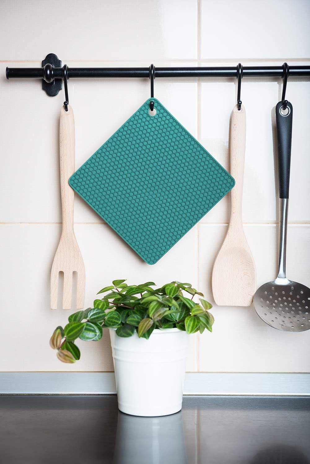 Silicone Pot Holders and Trivet Mats Heat Resistant to 440°F to Protect Your Table and Countertop Contains 4 Pieces 2 round and 2 Squared